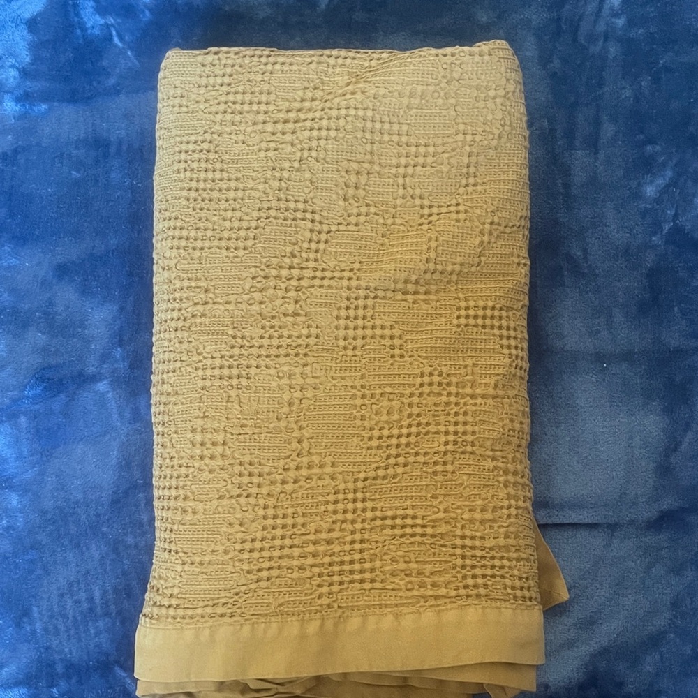 Coyuchi Reyes Organic Waffle Blanket - Picture 2 of 8